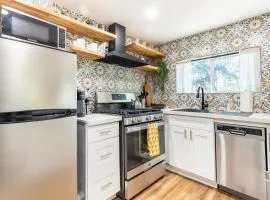 Modern A-Frame Treehouse Cabin - Remodeled 1BR Near Lake Gregory