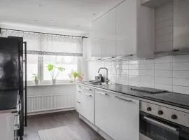 Fully Renovated 4BR Home with Modern Kitchen