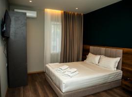 HOTEL CENTERPOINT Tirana，位于地拉那的酒店