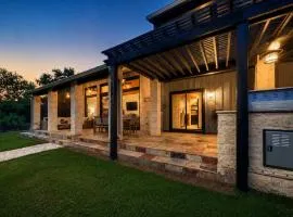 Waterfront Sleeps 16 Perfect for Family & Wurstfest
