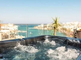 Luxury Panoramic Penthouse w Jacuzzi & Sea View