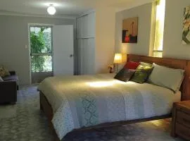 King Bed on Mid North Coast 8 mins A1