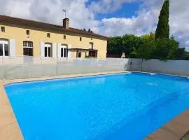 Grand gîte de 13 personnes avec piscine privée