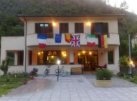 Hotel Ristorante Umbria Valnerina，位于Vallo di Nera的酒店