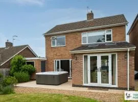 Vanessa's Haven - with hot tub and free parking!