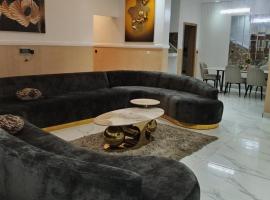 4 bedroom apartment Magodo GRA，位于Sagisa的酒店
