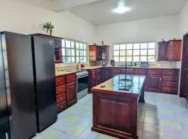 Charming Retreat 3BR Pool Access and Ground Floor