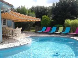 Villa with private pool on the shores of Lake Leon