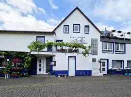 Blue Lagoon Holiday Apartments & Double Room with Balcony