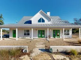 Tranquil Farmstead with Beautiful Views of the Country, Fire pit
