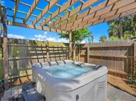 Marvelous Mermaid Bungalow, Dog-Friendly Upstairs Apt in Prime Vilano Beach