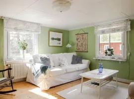3BR In Kosta - Fire pit, gathering room, Lake and Pub