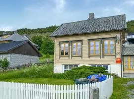 3 Bedroom Lovely Home In Nerlandsøy