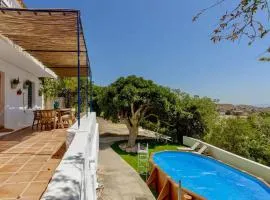 Cortijo de la Fuente con vistas impresionantes, piscina privada y playas a 20 minutos