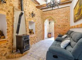 Casa del Siglo XVIII al Pie del Castillo Medieval