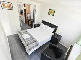 Hawthorn Studio - Self Contained One-Bed Studio Flat
