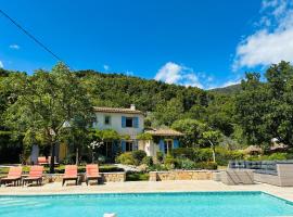 Splendide villa 10p./4 suites/piscine/clim/paysage，位于巴尔日蒙的酒店