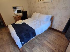 The Huntsman inn，位于Falfield的酒店