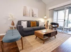 The Nomad at Gables - King Bed , Pool , Garage
