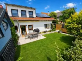 Modernes Ferienhaus mit großer Küche, Terrasse & Garten