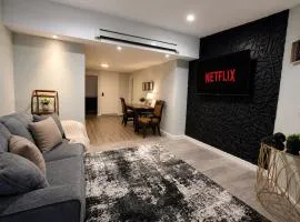 Modern Family Retreat Minutes from MetLife & NYC