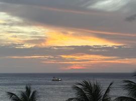 Solea by the sea，位于罗阿坦的酒店