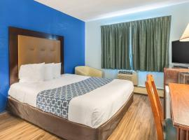 Econo Lodge Inn & Suites Windsor Locks Bradley Airport，位于温莎洛克斯的酒店