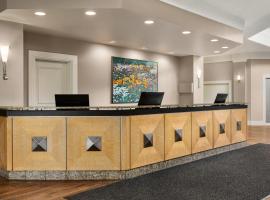 Grand Hotel & Conference Centre Calgary Airport, an Ascend Collection Hotel，位于卡尔加里的酒店
