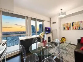 Altitude Suites on Yonge - Downtown Toronto Short Walk to SickKids, TMU & Eaton Centre