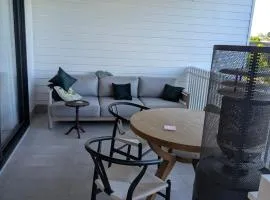 Guest Bedroom-Pool Terrace Retreat Airport and CBD access