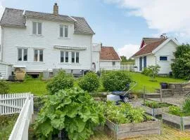 Cozy Home In Jelsa With House Sea View
