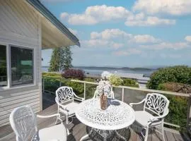 Stunning Ocean and Mountain Views with 2BR2BA and BBQ