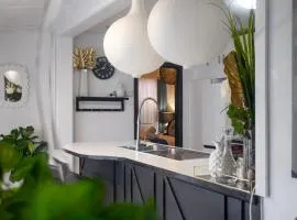 Eleda House - Retro Hidden Gem
