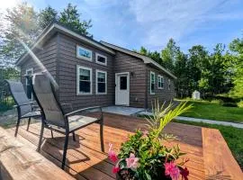 NEW 2BR house 5 min to restaurants hiking 1dog ok