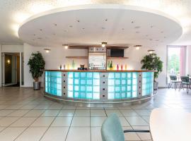 B&B HOTEL Lully 3 Lakes，位于滨湖埃斯塔瓦耶的酒店