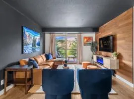 Velvet Noir | Outdoor Pool | Hot Tub | Gym | Pets