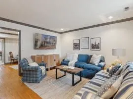 Historic Charm Steps from City Dock and the Yard