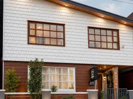 Hostal Castro Chiloé en la plaza de Castro