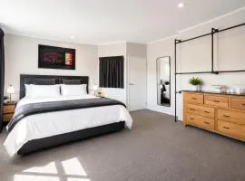 The Nelson Lookout - Mountain Views & City Centre Living