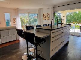 VILLA LA MAZAL, Bord de Mer, Piscine, Double Baignoire Balneo, Climatisation，位于塞特港的酒店