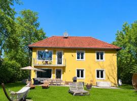 Large Munich house with 4 bedrooms in a quiet and greened villa area near Munich，位于慕尼黑的酒店
