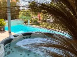Suite romantique Le temps d'un Instant Loveroom Hammam jacuzzi piscine