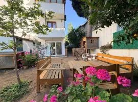 Duriye s House Cozy House with Garden in Urla