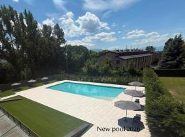 Hotel Llivia，位于利维亚的酒店