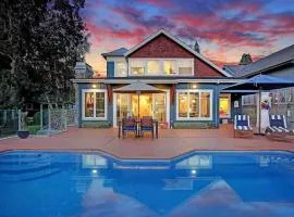 Luxury Waterfront: Pool, Beach & Theater