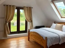 THE FARMHOUSE Room 2