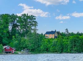 Nice Home In Rörvik With Wifi，位于Rörvik的酒店