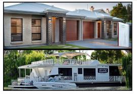 Renmark River Villas and Boats & Bedzzz，位于伦马克的酒店