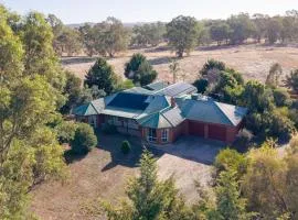 Country Escape Near Bendigo | Pool and BBQ