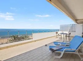 T1 com terraço em frente a praia